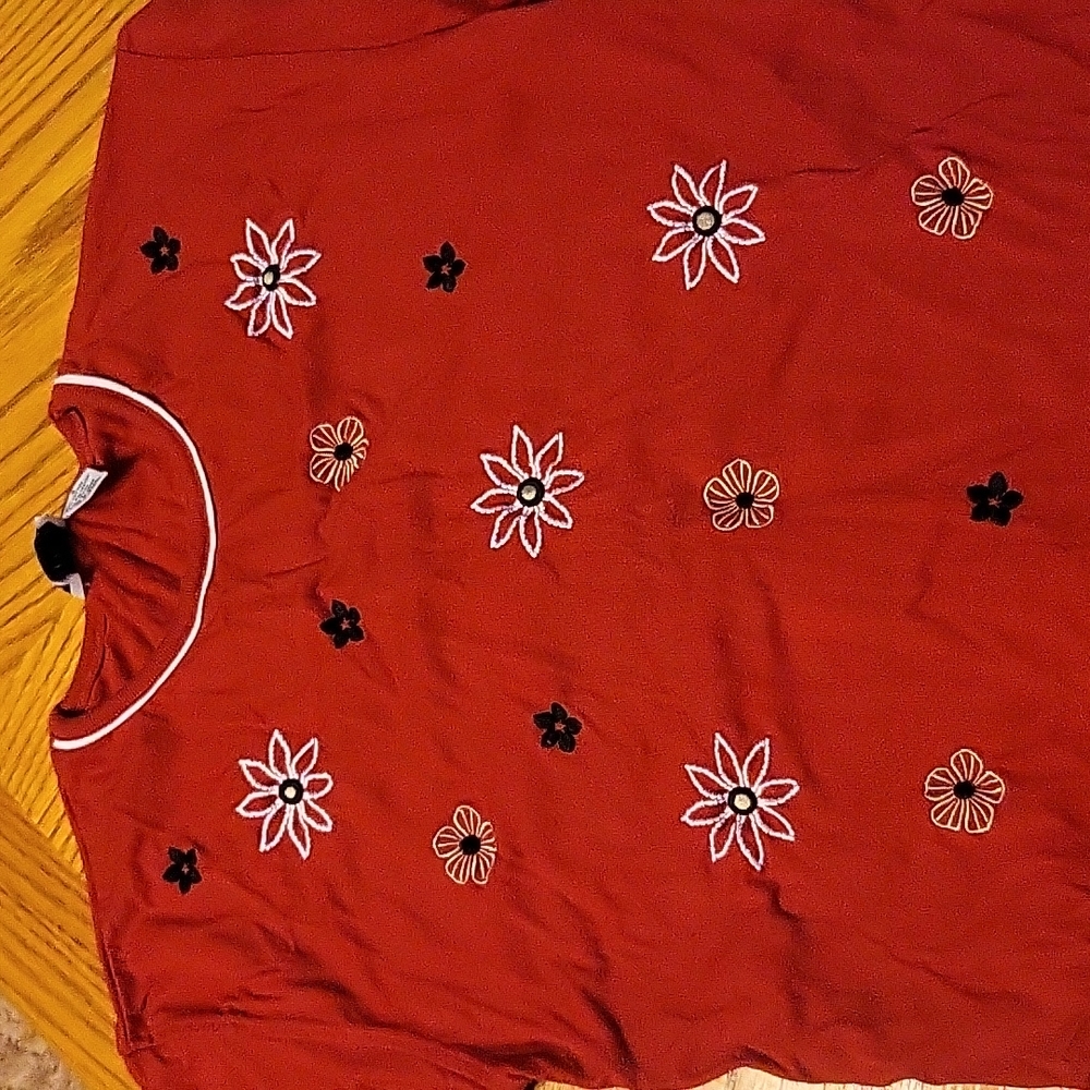 Vintage embroidered flower t-shirt